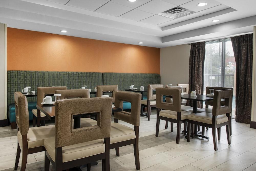 Hotel Savannah South - I-95 Gateway By Ihg